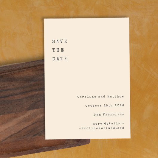 Minimalistische Crème Retro Schrijfmachine Lettert Save The Date