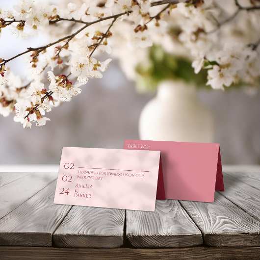 Minimalistische Crimson Rode trouwplaatskaart Plaatskaartje