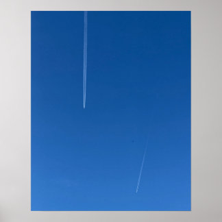 Minimalistische Deep Blue Sky Contrails Poster