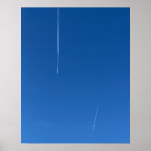 Minimalistische Deep Blue Sky Contrails Poster (Voorkant)