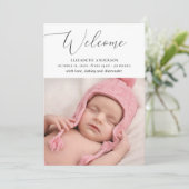 Minimalistische delicate elegante script baby gebo aankondiging (Staand voorkant)