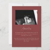 Minimalistische donkerrode 2-foto trouw-ontsnappin aankondiging (Achterkant)