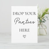 Minimalistische Drop Your Panties Bachelorette Kaa Kaart (Staand voorkant)