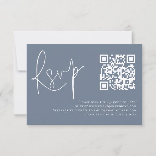 Minimalistische Dusty Blue Script QR Code Wedding RSVP Kaartje (Voorkant)