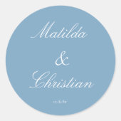 Minimalistische Dusty Blue Wedding Envelope Afdich Ronde Sticker (Voorkant)
