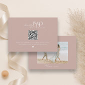 Minimalistische Dusty Rose QR Code Trouwwebsite RSVP Kaartje