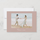 Minimalistische Dusty Rose QR Code Trouwwebsite RSVP Kaartje (Achterkant)