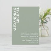 Minimalistische Dusty Sage Green Text Based Wedden Kaart (Staand voorkant)
