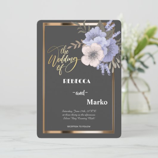Minimalistische eenvoudige bloemenuitnodiging, gou kaart (Staand voorkant)