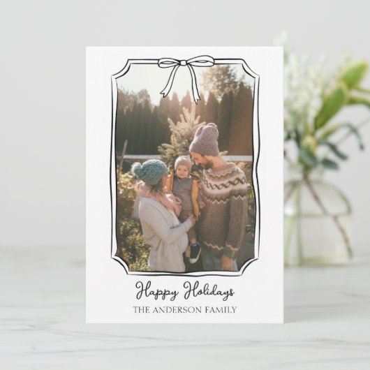 Minimalistische Eenvoudige Boog Zwart en Wit Famil Feestdagenkaart (Staand voorkant)