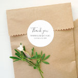 Minimalistische eenvoudige bruiloft Dank u Sjabloo Ronde Sticker<br><div class="desc">Een simpele dankjewel, dank je wel voor de sjabloon van de sticker. Dit ontwerp is voorzien van een minimalistisch simpel dankjewel, sjabloon, voorkeur voor de decal-indeling van de sticker, moderne, elegante klassieke receptie, bruidbruidnamen, koekjes van de snoep-buffet, creëer uw labels, hondenhuisvuil nemen er een, aangepaste whimsical-stijl, creatieve, stijlvolle bruislabels, gepersonaliseerde...</div>