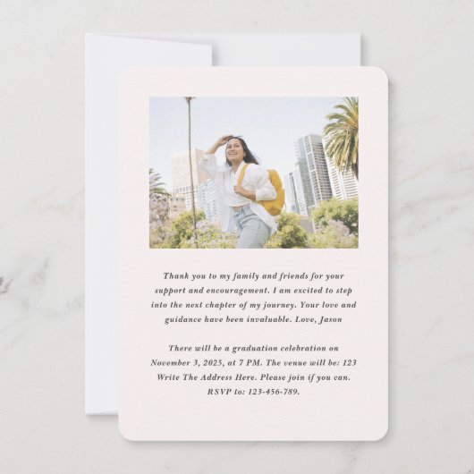 Minimalistische eenvoudige chique foto's afstudere aankondiging (Achterkant)