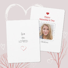 Minimalistische eenvoudige foto rode hart Valentij Feestdagenkaart