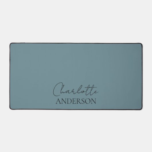 Minimalistische eenvoudige Monogram Naam Hazy Blau Bureaumat (Voorkant)