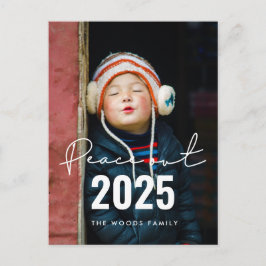 Minimalistische eenvoudige Peace out 2025 Nieuwjaa Briefkaart
