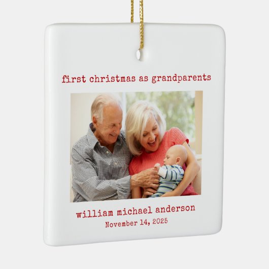 Minimalistische eerste Kerstmis als grootouders Fo Keramisch Ornament (Rechts)