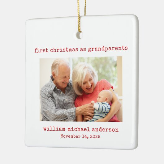 Minimalistische eerste Kerstmis als grootouders Fo Keramisch Ornament (Links)