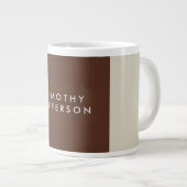 Minimalistische effen bruin Elegant Modern Grote Koffiekop (Voorkant rechts)