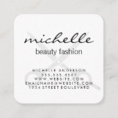 Minimalistische effen witte met schuingeschreven t vierkante visitekaartje (Voorkant)