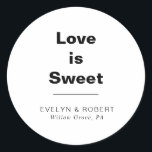 Minimalistische Elegant Formal Wedding Love is Swe Ronde Sticker<br><div class="desc">Deze minimalistische elegante formele huwelijksliefde is een mooie klassieke ronde sticker die perfect is voor een rustige bruiloft. Het ontwerp is voorzien van een mooi lettertype om uw evenement te verfraaien.</div>