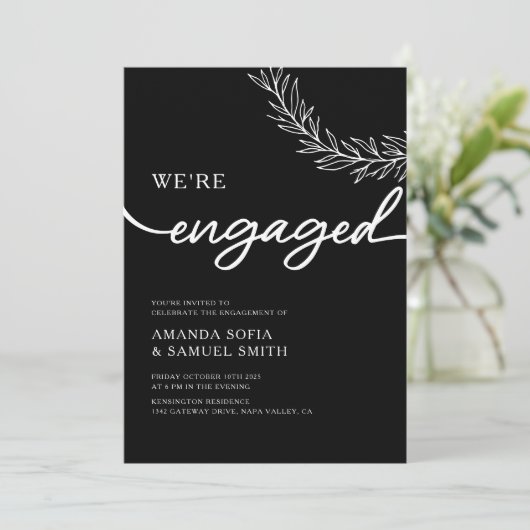 Minimalistische Elegant Zwart Wit Foto Verloving Kaart (Staand voorkant)