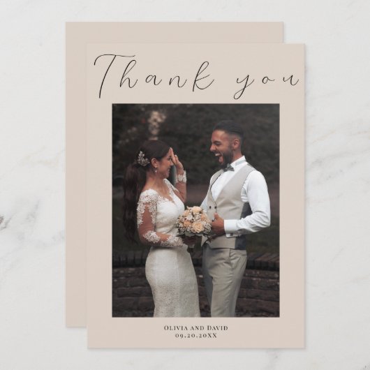 Minimalistische elegante beige eenvoudige script b bedankkaart (Voorkant / Achterkant)