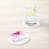 Minimalistische elegante bruidsfeest met roze bloe ronde kartonnen onderzetter (Insitu)