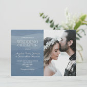 Minimalistische Elegante Dusty Blauwe Fotobruiloft Kaart (Staand voorkant)