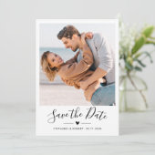 Minimalistische Elegante Hart Script Foto Bruiloft Save The Date (Staand voorkant)