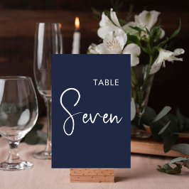 Minimalistische elegante tafelnummerkaart in marin kaart