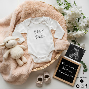 Minimalistische en neutrale zwangerschapsaankondig feestdagenkaart