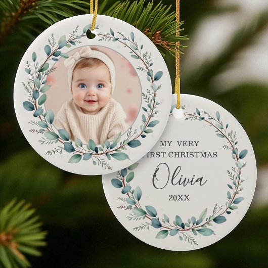 Minimalistische Eucalyptus Baby Eerste Kerstfoto Keramisch Ornament