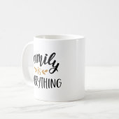 Minimalistische familiereünie met oprechte goudbla koffiemok (Voorkant links)