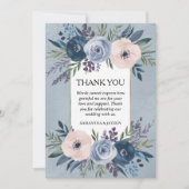 Minimalistische florale stoffige blauwe bruiloft bedankkaart (Voorkant)
