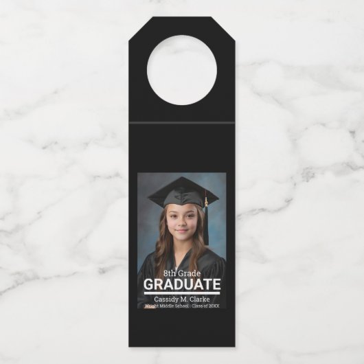 Minimalistische foto 8e klas Afstuderen Aankondigi Flessenhanger (Voorkant)