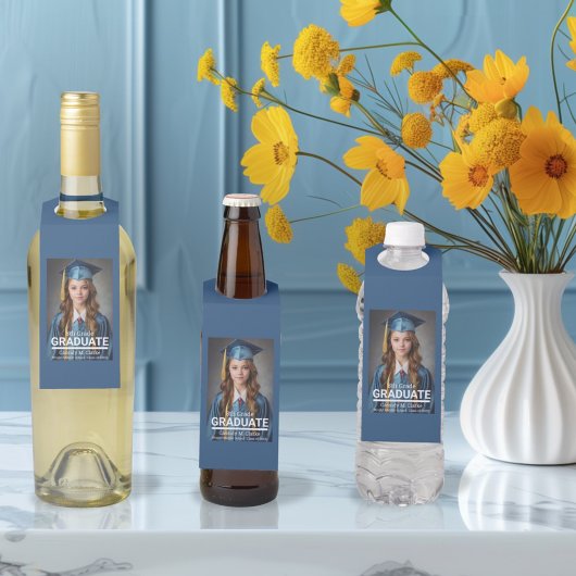 Minimalistische foto 8e klas Afstuderen Aankondigi Flessenhanger