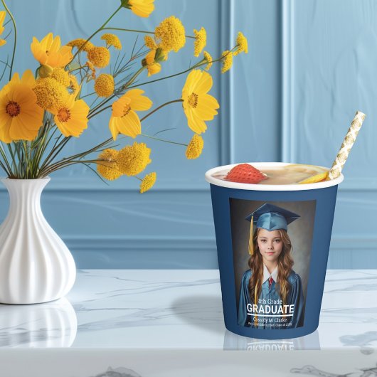 Minimalistische foto 8e klas Afstuderen Papieren Bekers