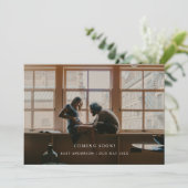 Minimalistische foto 'Binnenkort!' Baby zwangersch Aankondiging (Staand voorkant)