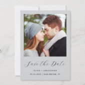 Minimalistische foto bledegrijze script save the date (Voorkant)