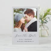 Minimalistische foto bledegrijze script save the date (Staand voorkant)