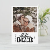 Minimalistische foto eerste kerst verloofd feestdagenkaart (Staand voorkant)