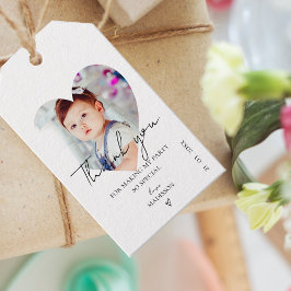 Minimalistische foto eerste verjaardagsfeestje dan cadeaulabel