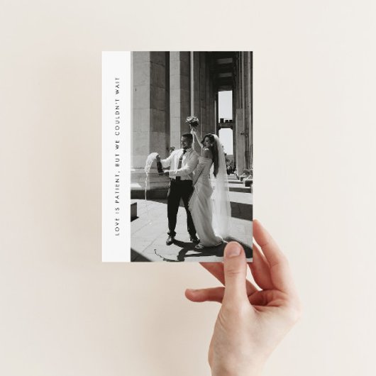 Minimalistische foto elopement aankondiging met QR