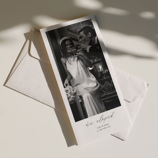 Minimalistische foto elopement aankondiging & QR c