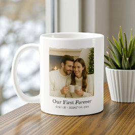 Minimalistische foto gepersonaliseerde tekst aande koffiemok