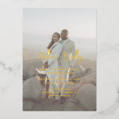 Minimalistische foto Moderne bruiloft Folie Uitnodiging (Voorkant)