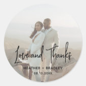 Minimalistische foto Moderne bruiloft Ronde Sticker (Voorkant)