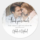 Minimalistische foto overlay script bruiloft dank  ronde sticker (Voorkant)