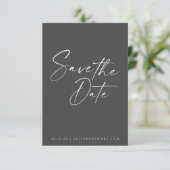 Minimalistische foto-overlay zwart-wit script save the date (Staand voorkant)