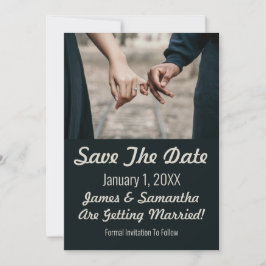 Minimalistische foto van het vasthouden van handen save the date